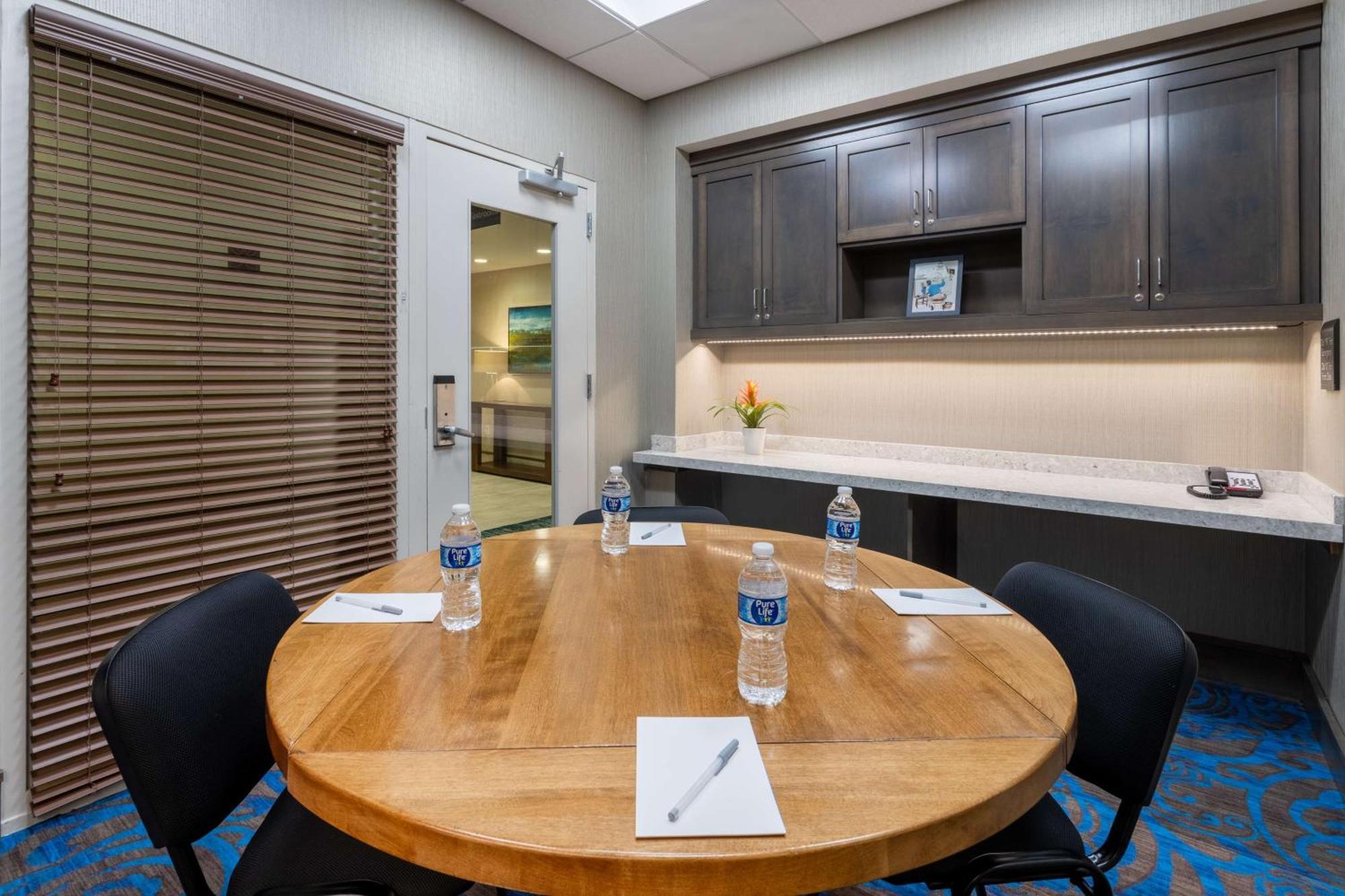 Hilton Garden Inn Lenox Питсфилд Экстерьер фото