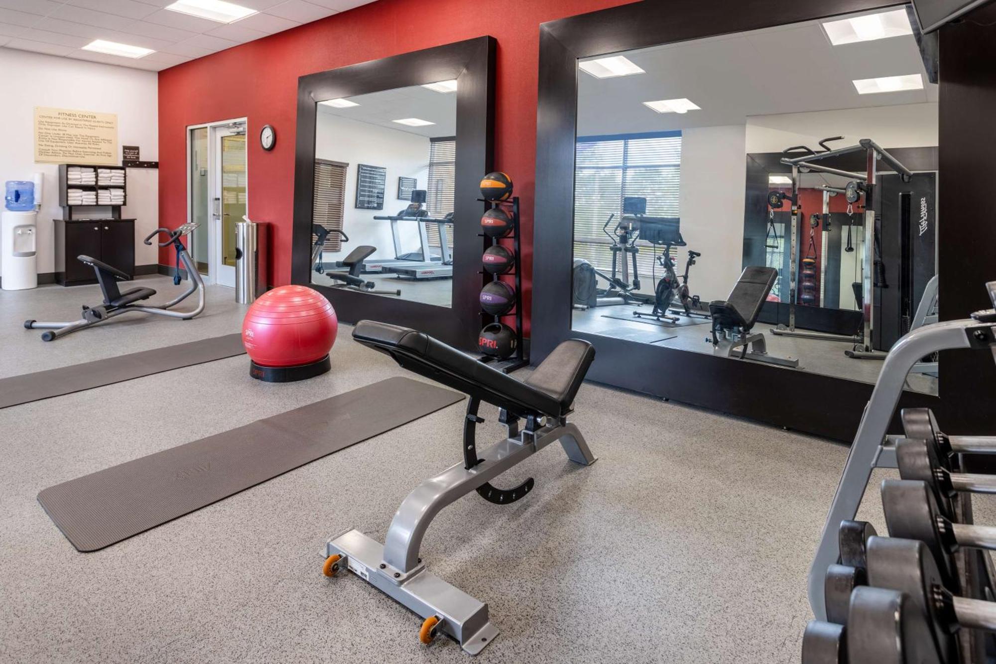 Hilton Garden Inn Lenox Питсфилд Экстерьер фото