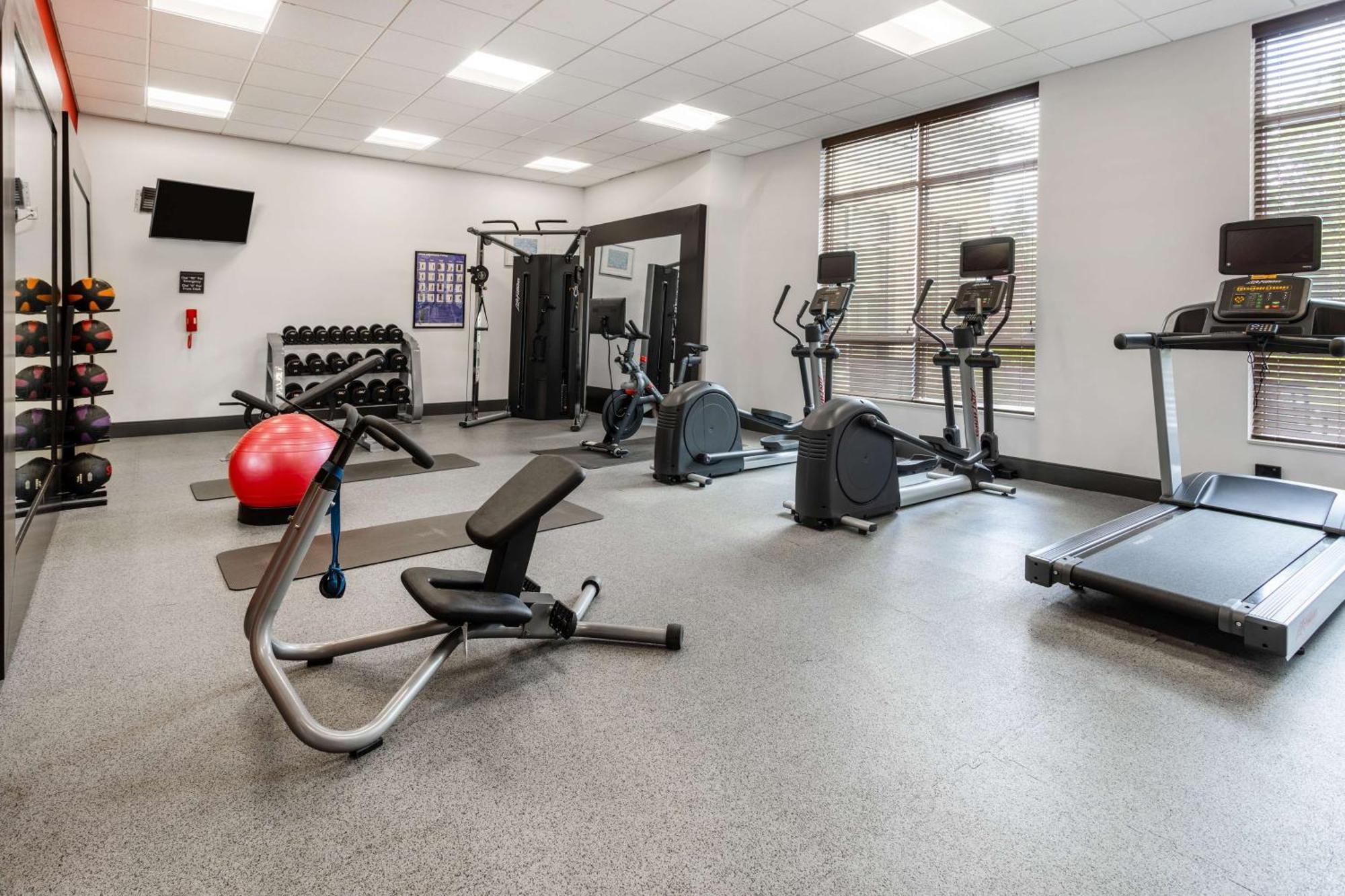 Hilton Garden Inn Lenox Питсфилд Экстерьер фото